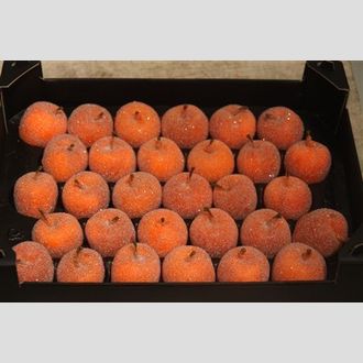 яблоко в парафине с сахаром оранжевое