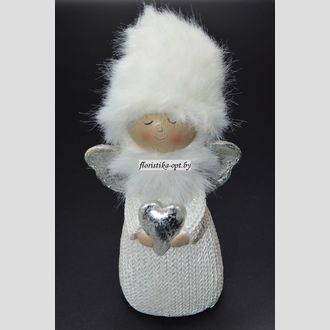 Ангел в шапочке с сердцем